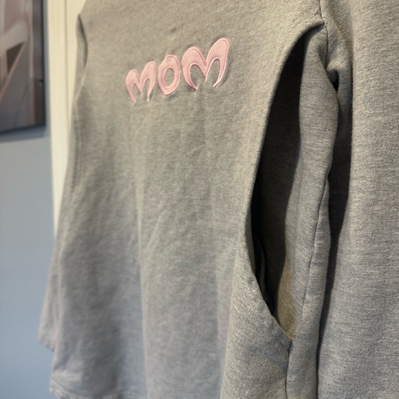 ⚡️2/$25⚡️ “Mom” Maternity Sweatshirt wLarge Side Slits – Nursing Friendly Size M - Picture 5 of 9